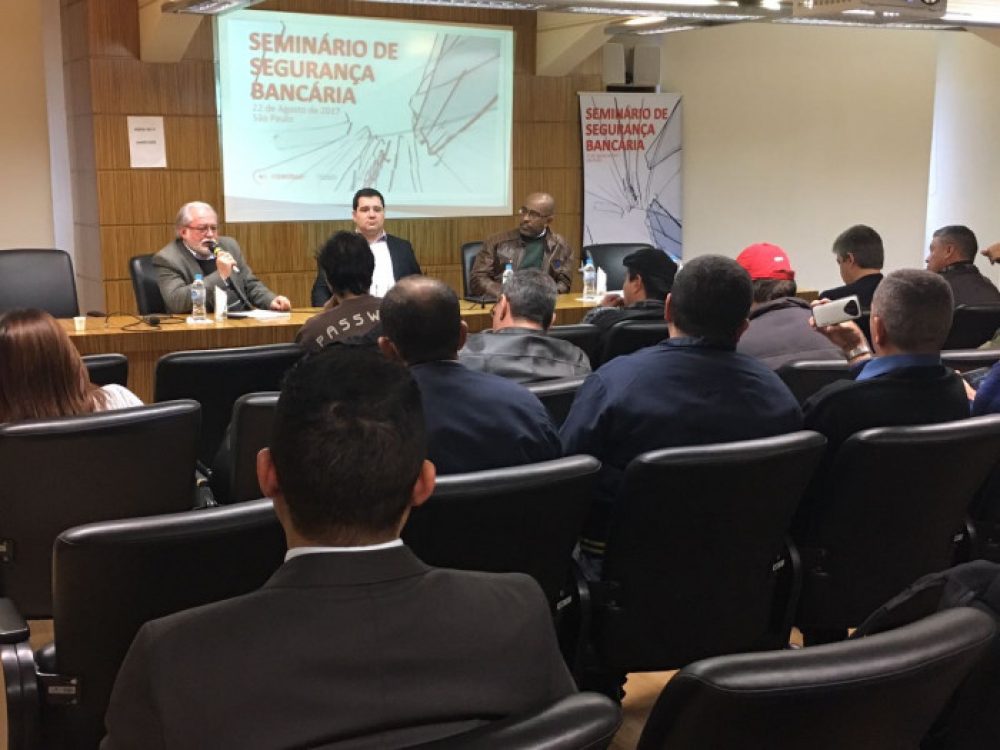 1-seminario-de-seguranca-bancaria-da-contraf-cut-debate-estr_b5ad8c17f29003ade814eae14ad6b44f[1]