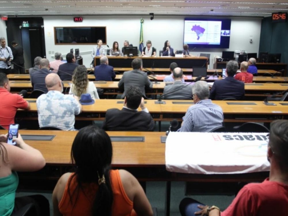 11102024_Contraf-CUT participa de debate sobre fechamento de agências da Caixa_ Site