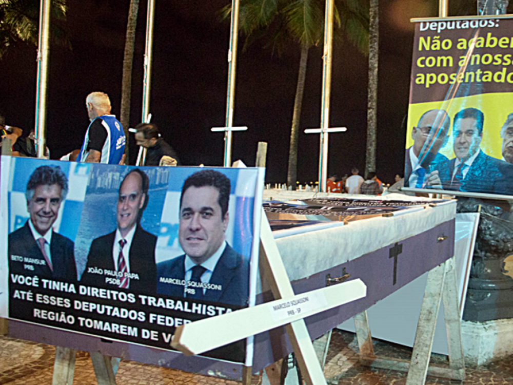 12052017_centrais-sindicais-enterram-deputados-favoraveis-a-reforma-t_bacf0aa9184ecc5b49c73dd3532c32c6