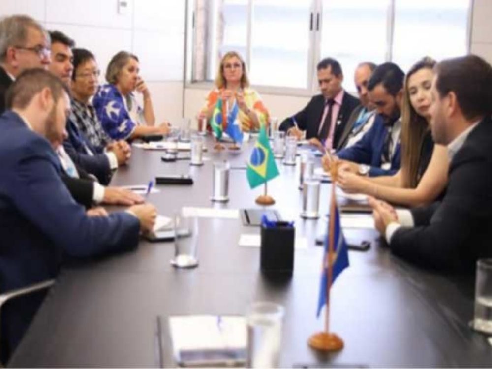 13012023_Caixa_Empregados_entrega-do-documento-a-rita_ Site