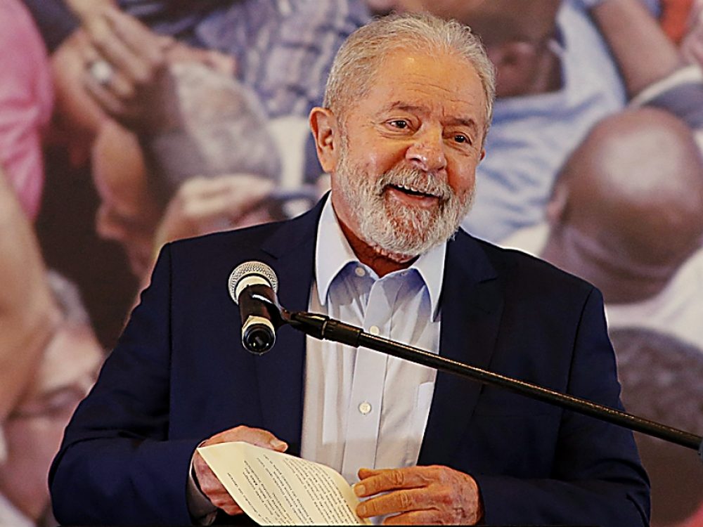 Brazilian former president (2003-2011) Luiz Inacio Lula da Silva, delivers a press conference at the metalworkers' union building in Sao Bernardo do Campo, in metropolitan Sao Paulo, Brazil, on March 10, 2021. - The ruling that overturned ex-president Luiz Inacio Lula da Silva's corruption convictions upended Brazilian politics and set up a potential election showdown between the tarnished left-wing icon and his nemesis, far-right President Jair Bolsonaro. (Photo by Miguel SCHINCARIOL / AFP)