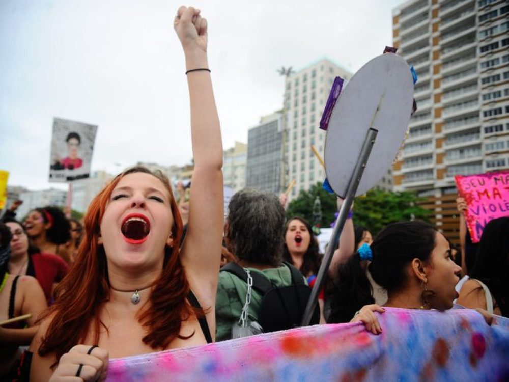 Marcha-das-Vadias-reune-mulheres-e-homens-em-defesa-dos-direitos-femininos-Foto-Fernando-Frazao-Agencia-Brasil20140809_005-thumb-800x532-142390