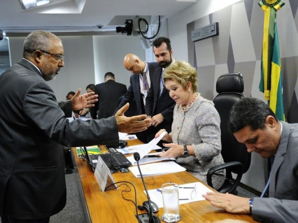 a-reforma-trabalhista-no-senado-o-relator-nao-relata_d8e03973b4324dfc57d58c2c6384cf64[1]