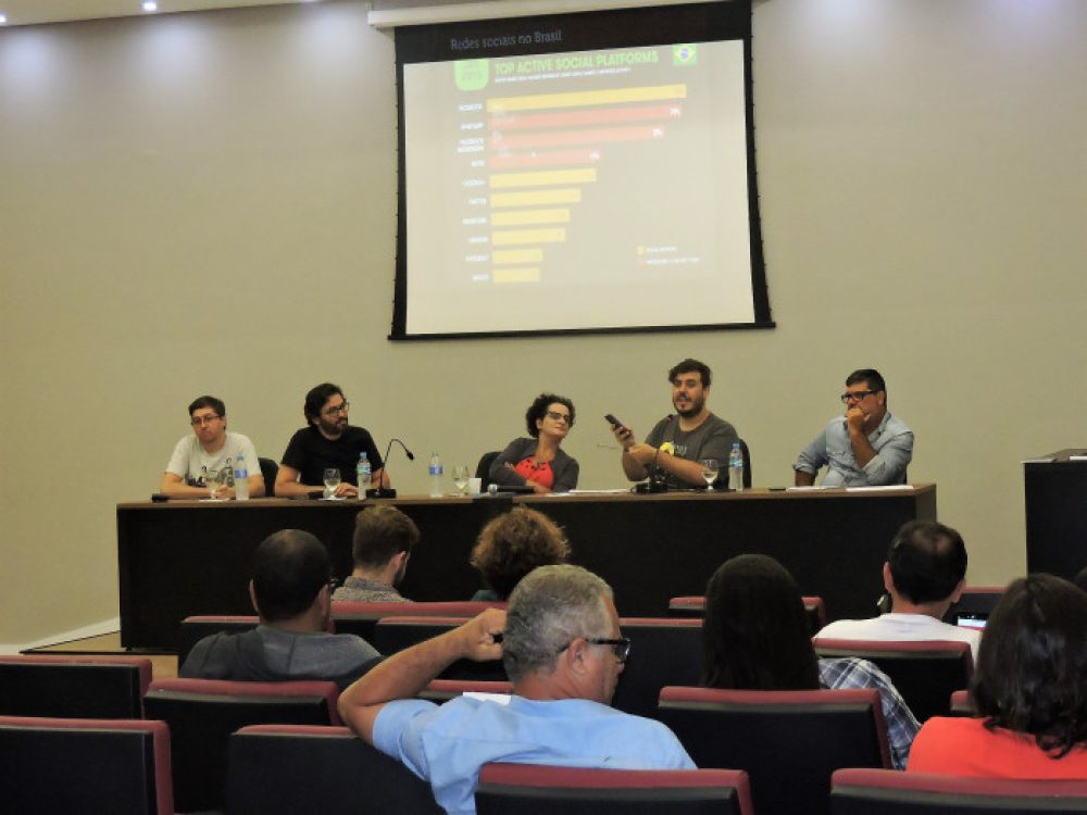 as-redes-sociais-sao-os-meios-de-comunicacao-do-futuro_94a184568092c6b63681411d9731667f[1]