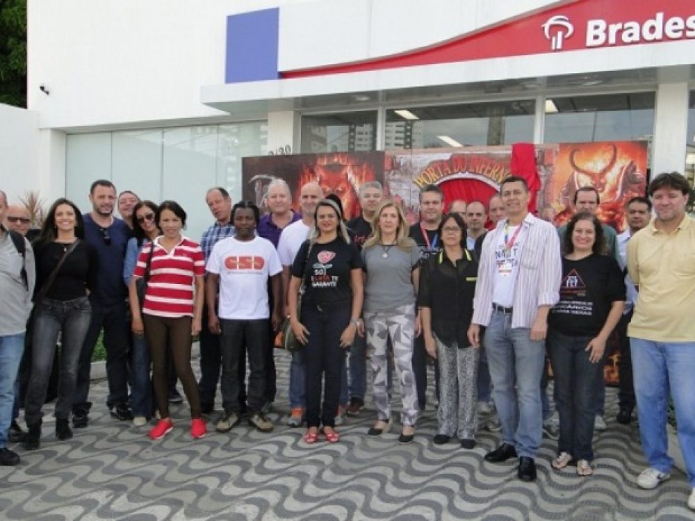 bancarios-de-belo-horizonte-paralisam-atividades-de-agencia-_4f8f028943d92772440727a8d1ca3692