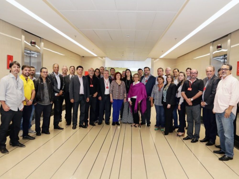 bancarios-do-santander-assinam-aditivo-a-convencao-coletiva_e6812c958fd36d5cdcbe9f6580eda26e