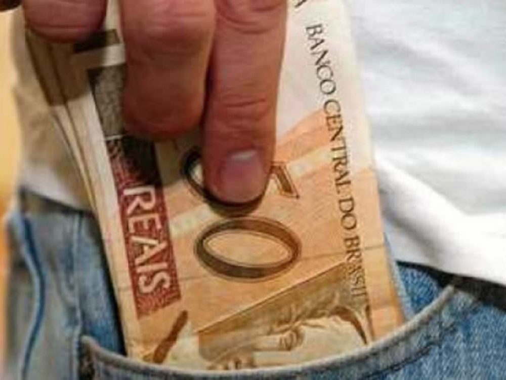 bancarios-terao-isencao-ou-pagamento-menor-de-imposto-de-ren_fbb49ff44656739da8bc8099b0493127[1]