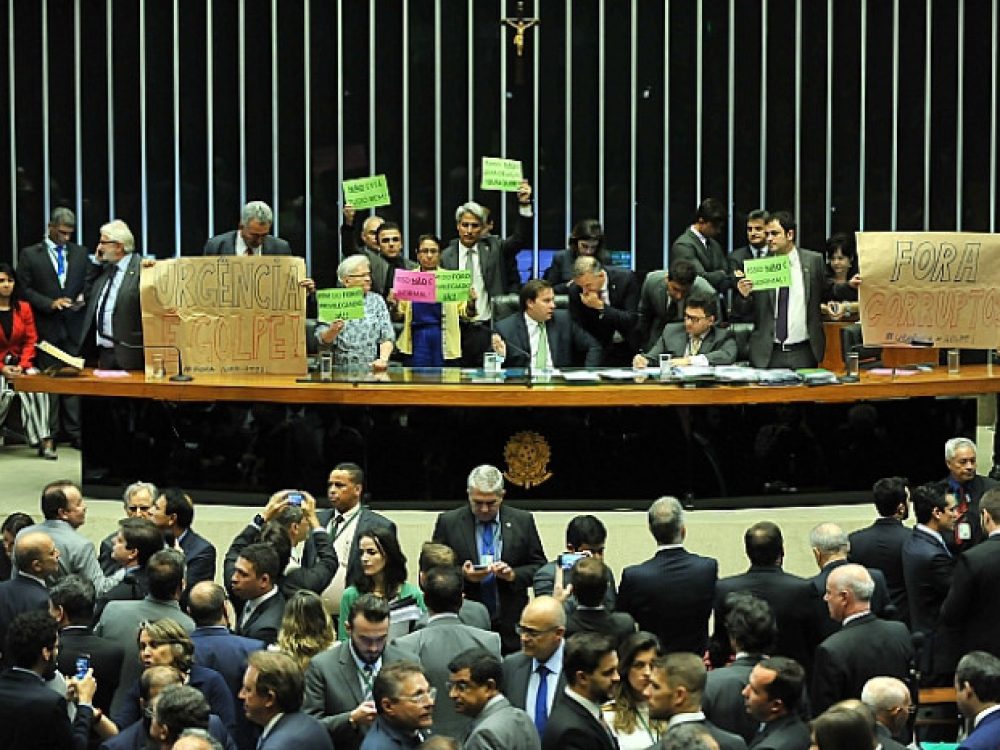 camara-rejeita-urgencia-para-projeto-de-reforma-trabalhista_dd155796803a200930753a18d0a5a520[1]