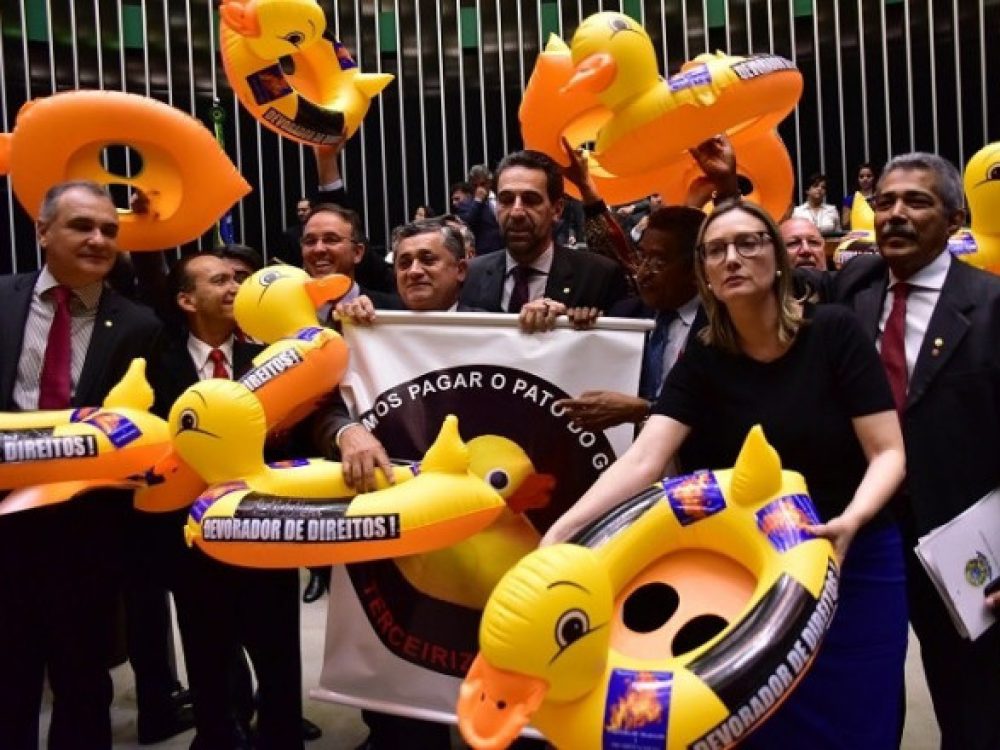 camara-volta-a-1998-e-aprova-projeto-de-terceirizacao-genera_9ee2ef4822b6fe58bc67d03655f74612