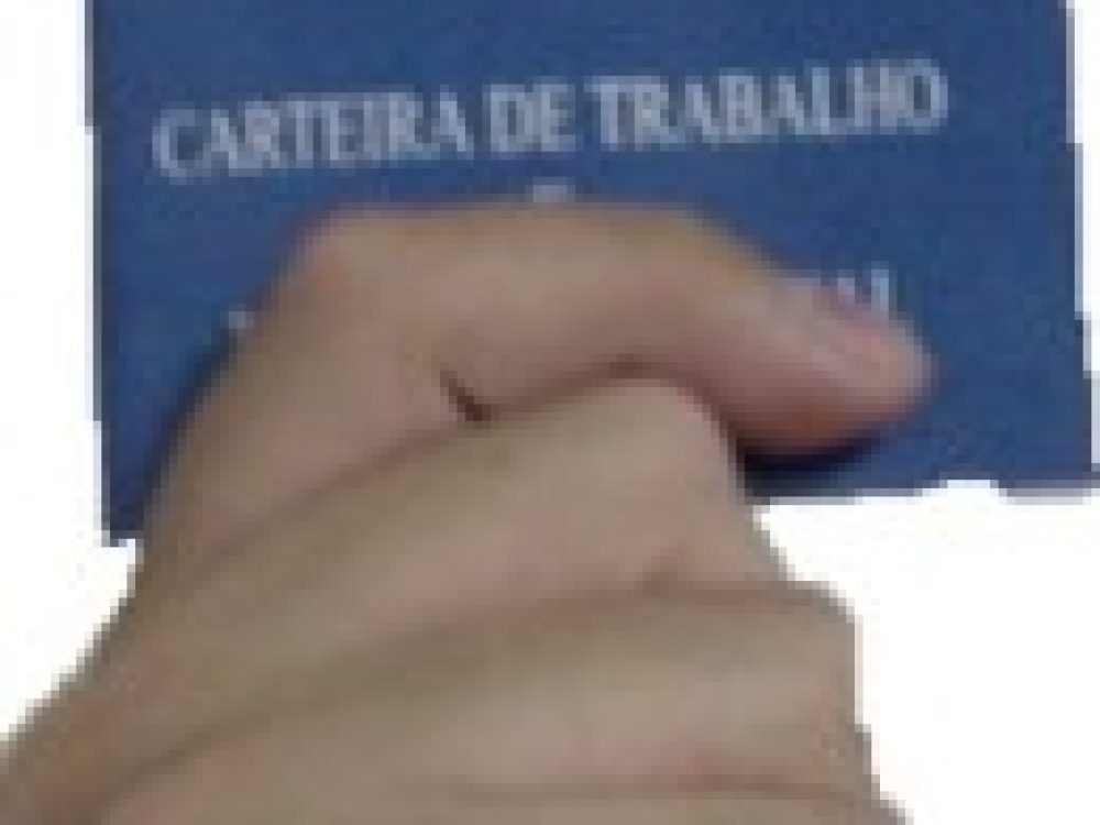 carteira_de_trabalho_na_mao.jpg