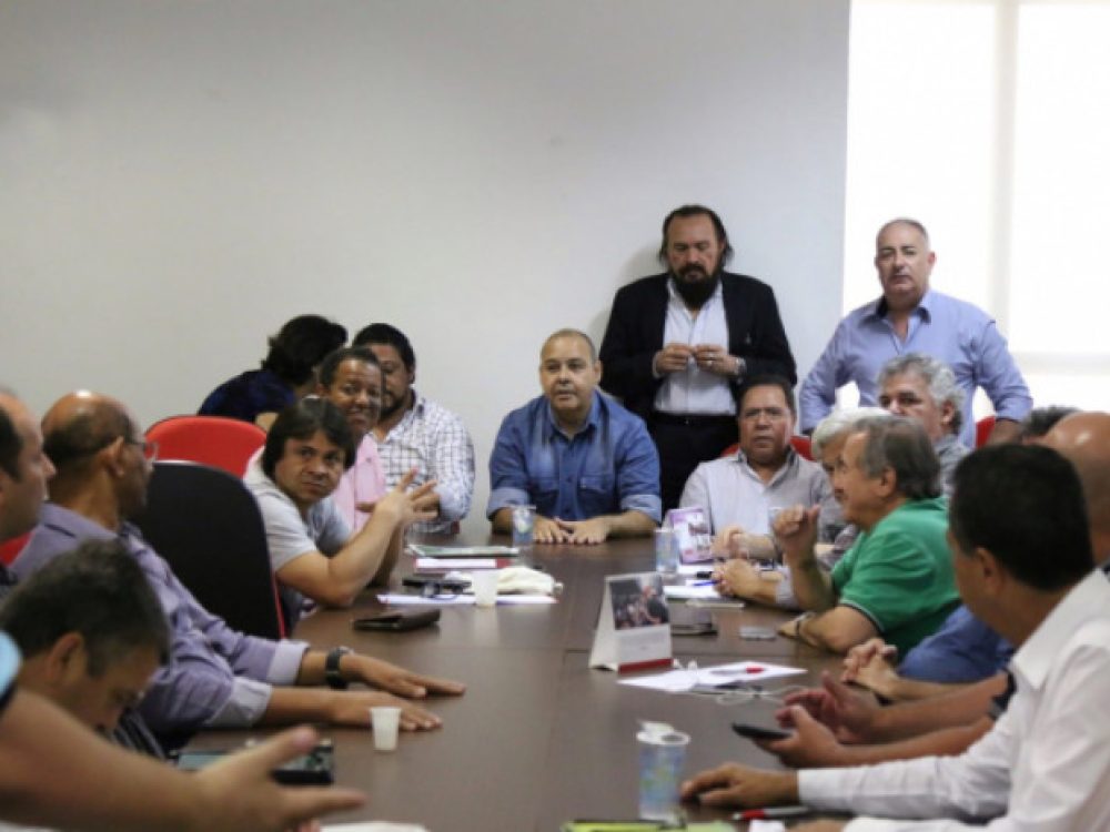 centrais-mantem-estado-de-greve-mesmo-com-recuo-do-governo_1260d52067a9b281fe31c37eadba06f8[1]