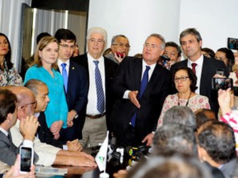 centrais-sindicais-debatem-calendario-de-mobilizacao_bd43fb0a24eebaf345782fd6c247c47d[1]