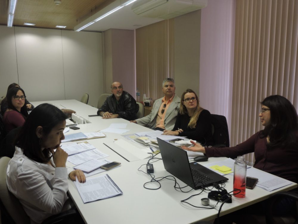 coletivo-dos-financiarios-discutem-impactos-da-reforma-traba_cca2e660e285b18508f46c8539935082[1]