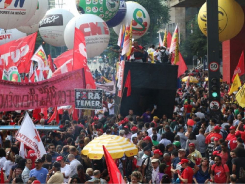 com-povo-na-rua-congresso-recua-e-suspende-reforma-da-previd_af54794100d0fb2242ca7466011590e7 (1)