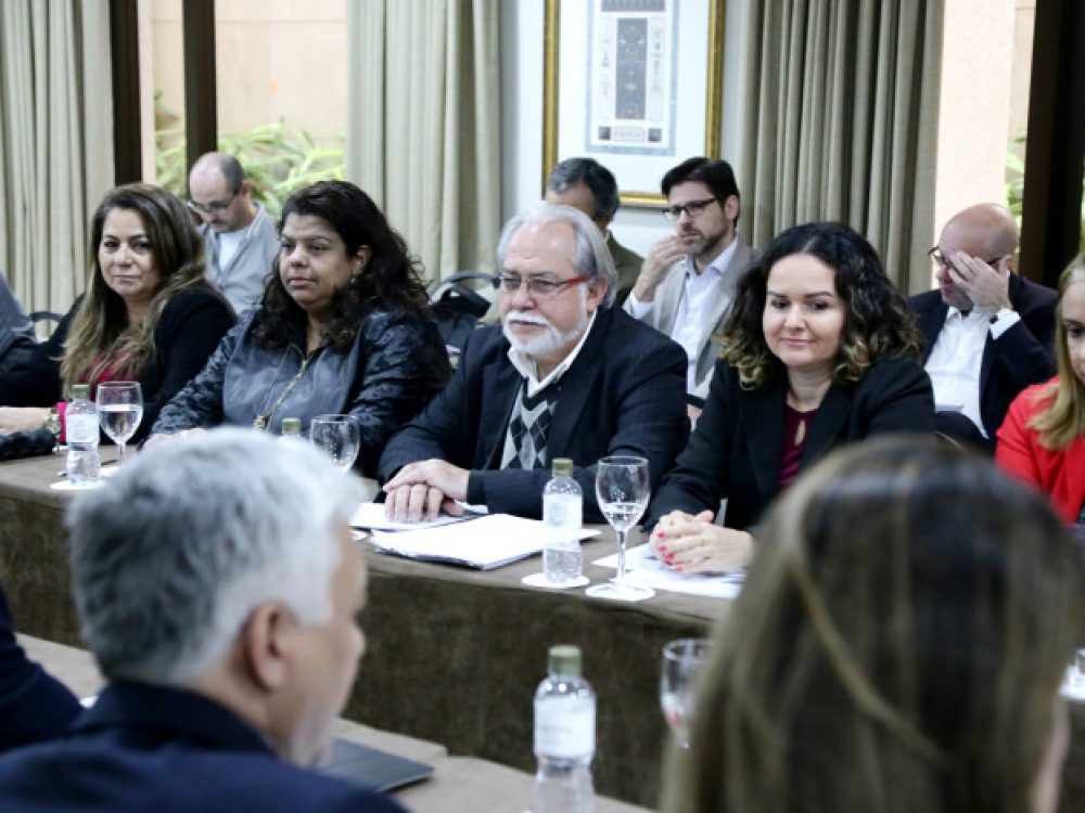 comando-nacional-dos-bancarios-e-fenaban-se-reunem-hoje-terc_d1b53ccb3a584d5b62d0b7854069f302[1]