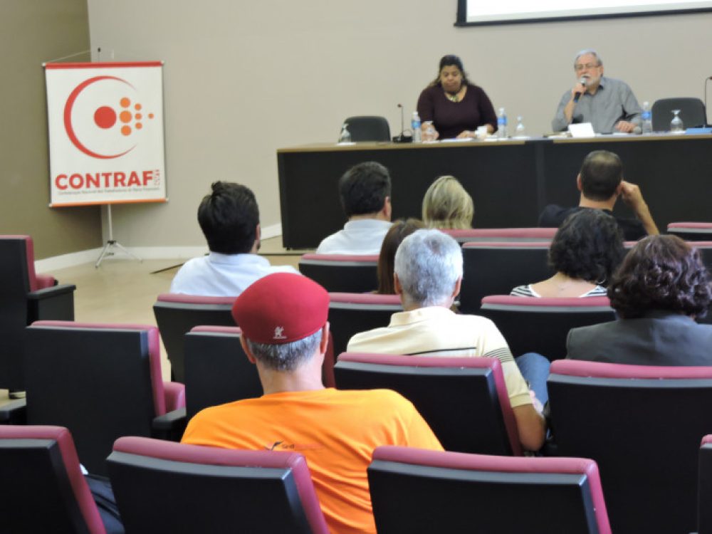 comando-nacional-dos-bancarios-reitera-necessidade-de-protes_bd1bb8057267df487940add15d31e8ea[1]