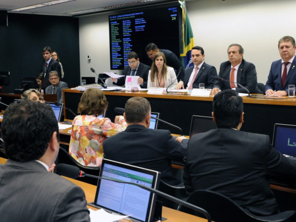 comissao-especial-aprova-pec-181-que-criminaliza-aborto_cc7c42f8d79a013a619a20db0b4d3756[1]