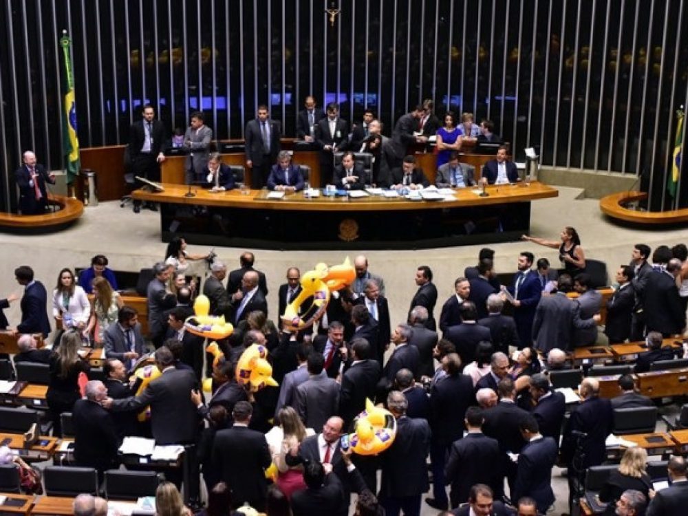 confira-quais-deputados-votaram-a-favor-da-terceirizacao_cbafe6824303e97d3a4dcf5223afe968