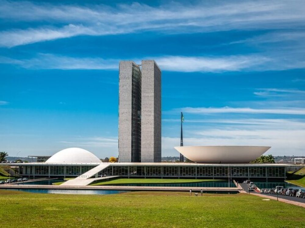 congreso-nacional-dia-soleado-brasilia-df-brasil-14-agosto-2008_491130-443