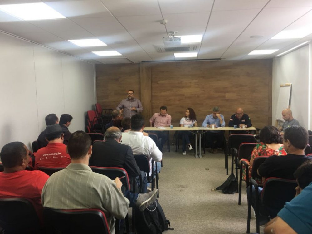 contraf-cut-participa-de-encontro-de-trabalhadores-em-empres_088d3ee56ab4af86a2001ec58f2bd5b1[1]
