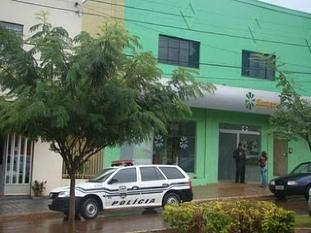 cooperativa_carro_da_policia_na_porta.jpg