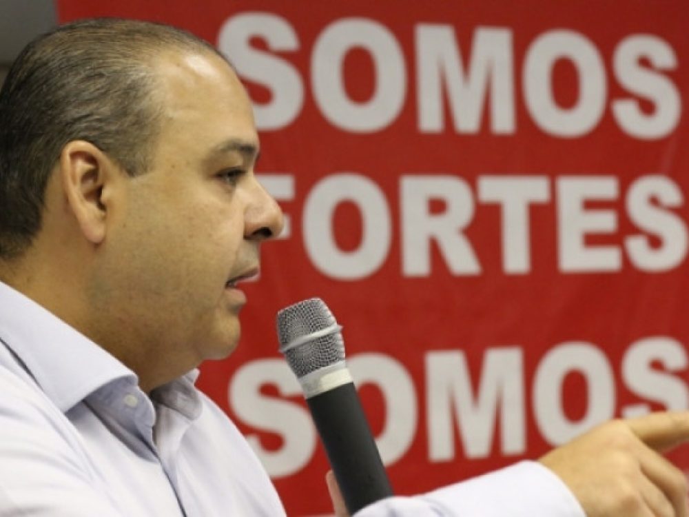 cut-parlamentar-favoravel-a-temer-nao-tera-voto-do-trabalhad_9445088d105299c30ef03b093c251f2e[1]
