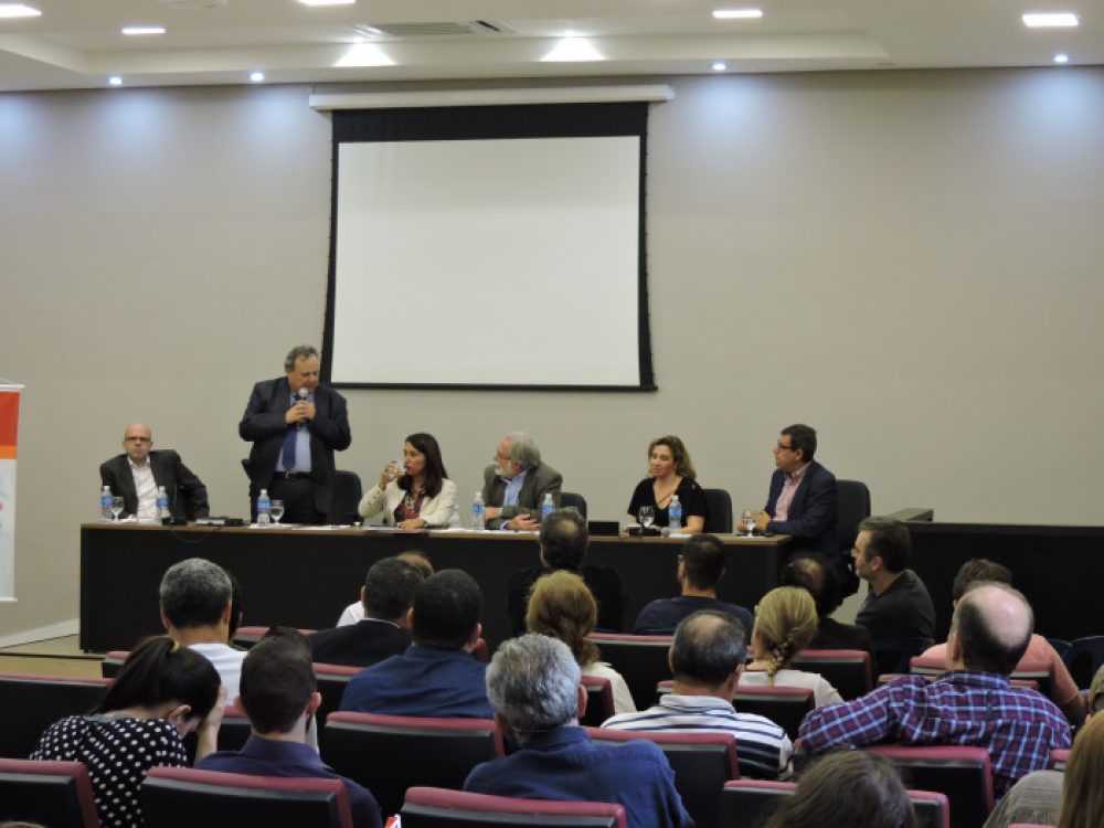 debate-sobre-representacao-sindical-encerra-1-seminario-juri_e21973c486370983b7ec7d0887d90e6e[1]