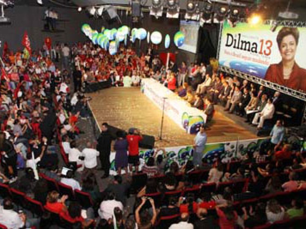 dilma_no_seeb_brasilia_27102010.jpg