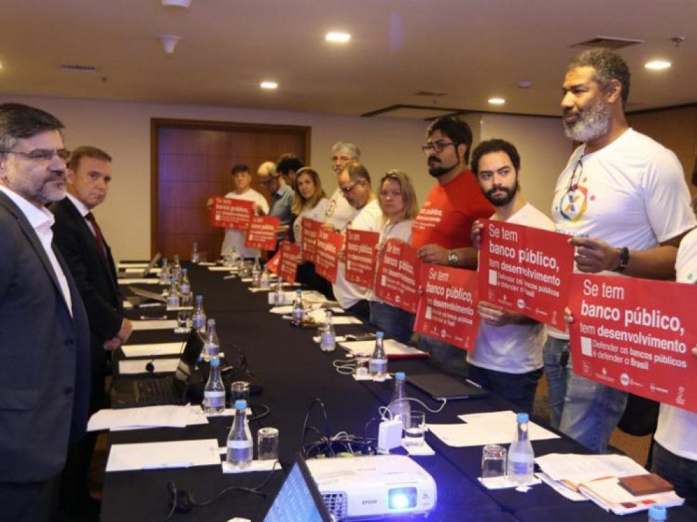 empregados-da-caixa-querem-garantias_7971bb09290b4213c88406de5c55b1c1[1]