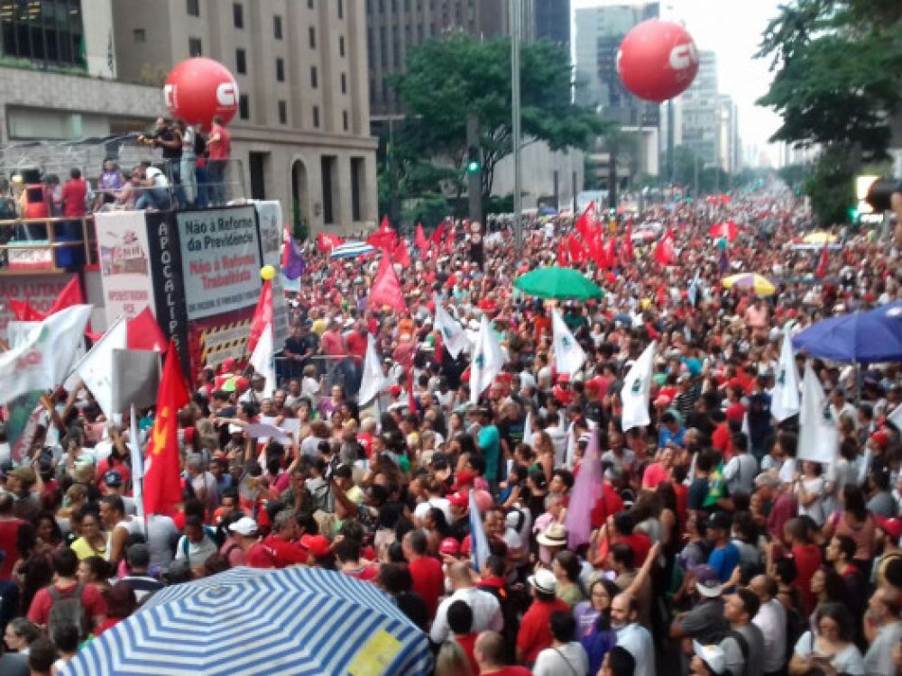 fora-temer-entoou-em-todo-o-pais-no-dia-nacional-de-paralisa_e6366d261d77288b0268aff37fd094dc