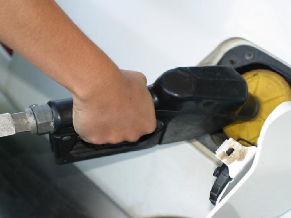 gasolina_abastecendo_kym_mcleod_sxc