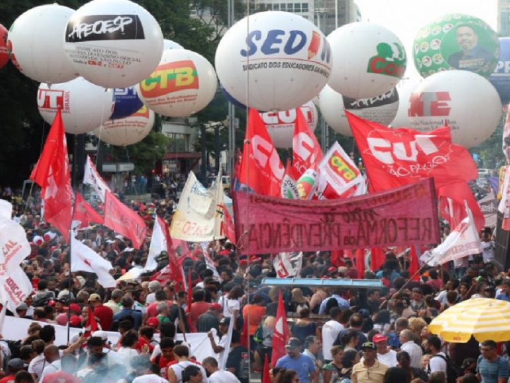 golpe-suprime-direitos-mas-une-classe-trabalhadora_8c0b9d7f6d5ab24fe7446044a5024a67