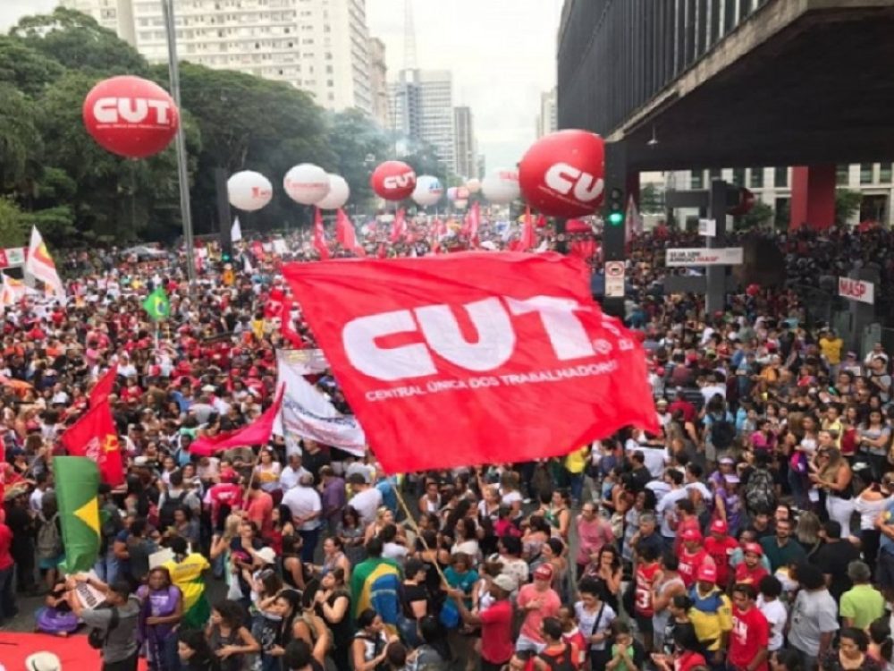 greve-geral-e-a-arma-para-barrar-ofensiva-golpista-afirma-cu_5e7944774b444400b52f0a0ebaf0d55d