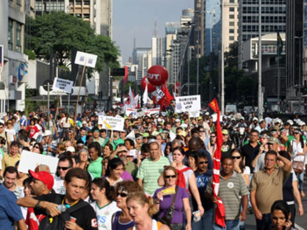 greve_professores_sp_suspendem_movimento.jpg