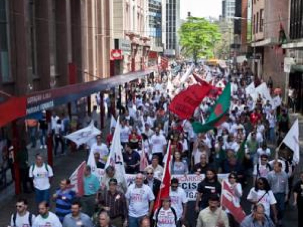greve_rs_passeatao_06102010.jpg