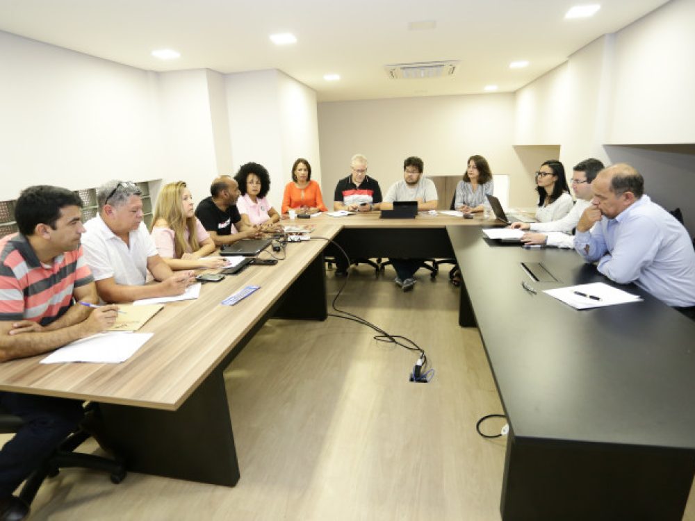 gt-de-saude-e-condicoes-de-trabalho-do-itau-debatem-proposta_4976a2196bdcdb0a1aa8776b52308c5f[1]