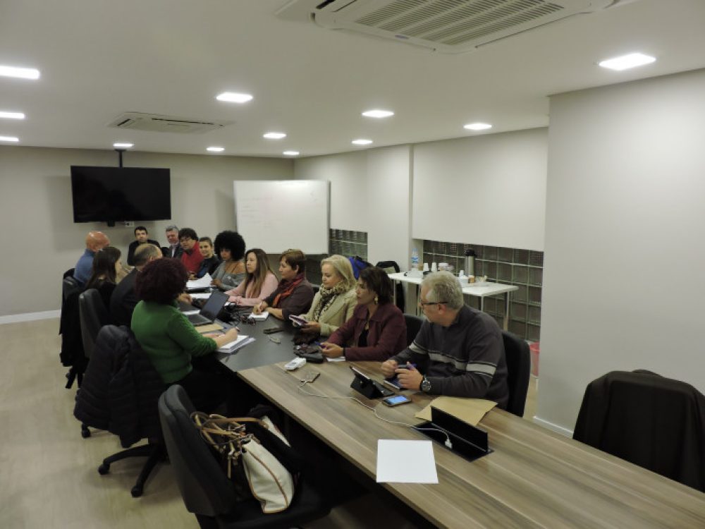 gt-de-saude-e-condicoes-de-trabalho-do-itau-unibanco-se-reun_c17befd8ff73289537011ffcc2e12b90[1]