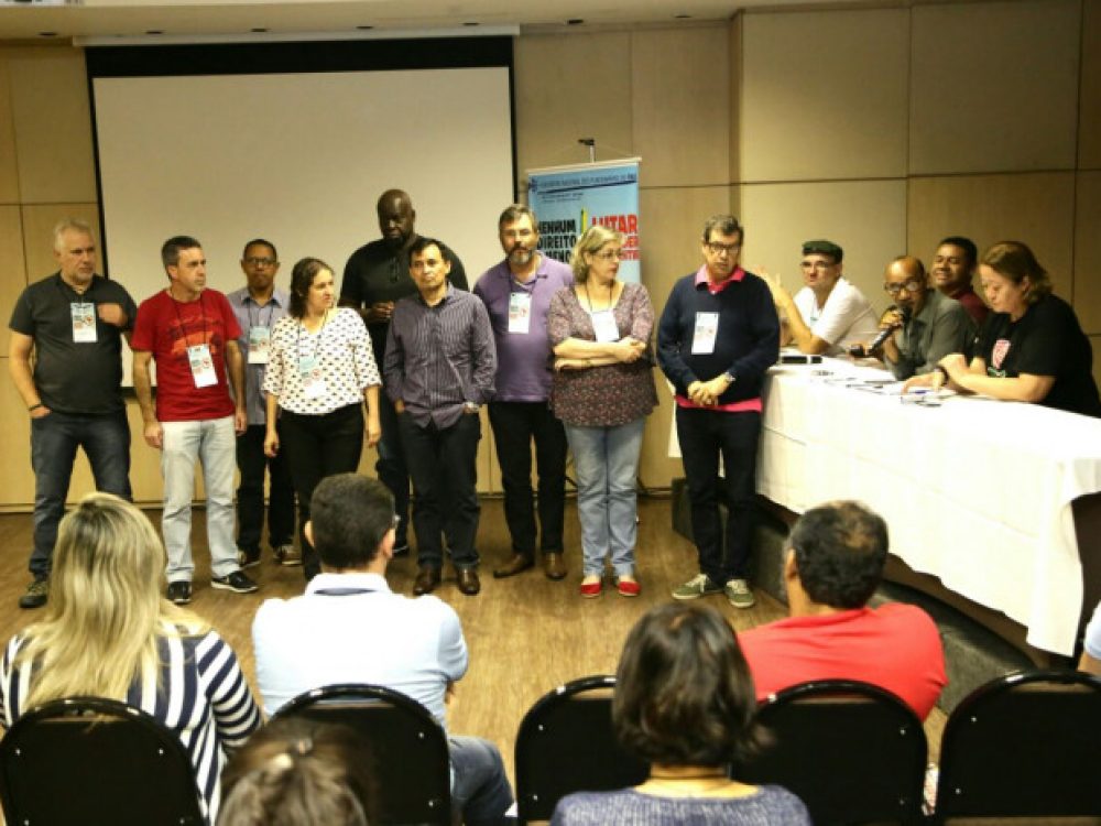 gts-do-itau-finalizam-debates-e-aprovam-mocao-contra-a-refor_b02a81b7f8c353dc79db3dbafd09156f[1]