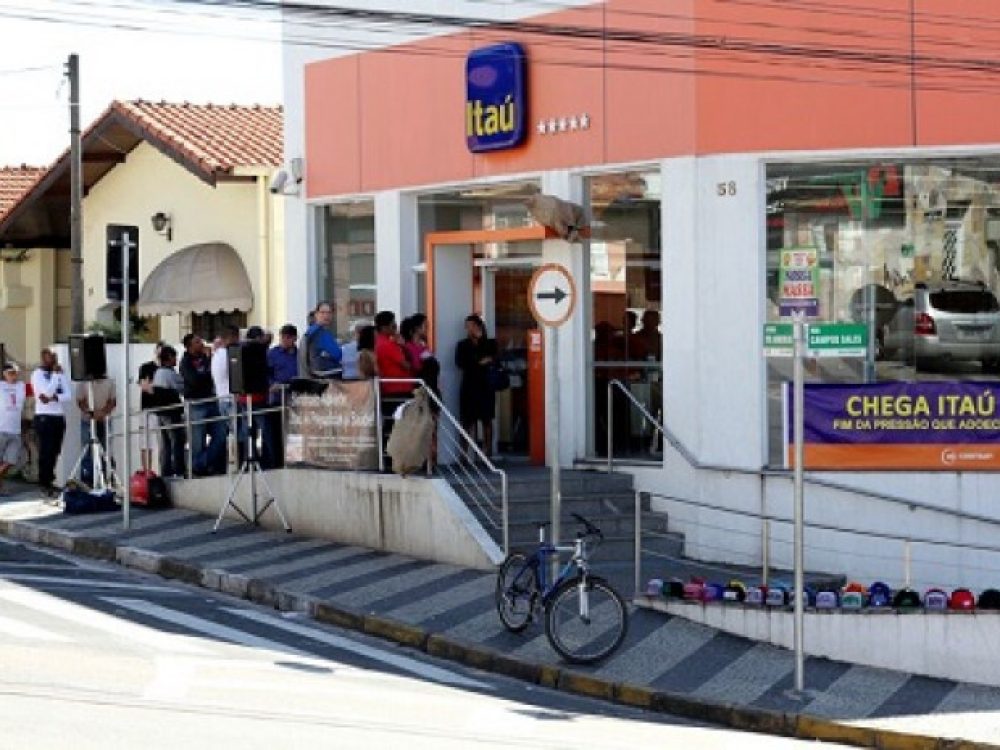 itau-lucra-r-62-bilhoes-no-primeiro-trimestre-de-2017_cedea4d28885a4b5298a9faf0ac4caab[1]