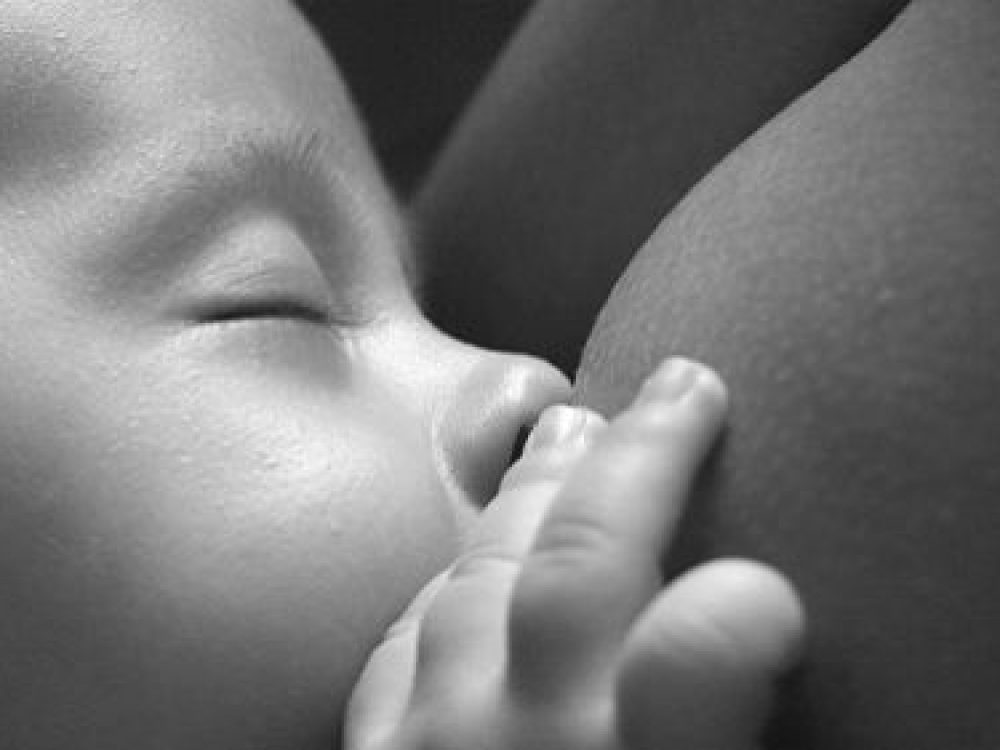 mae_amamentando_bebe.jpg