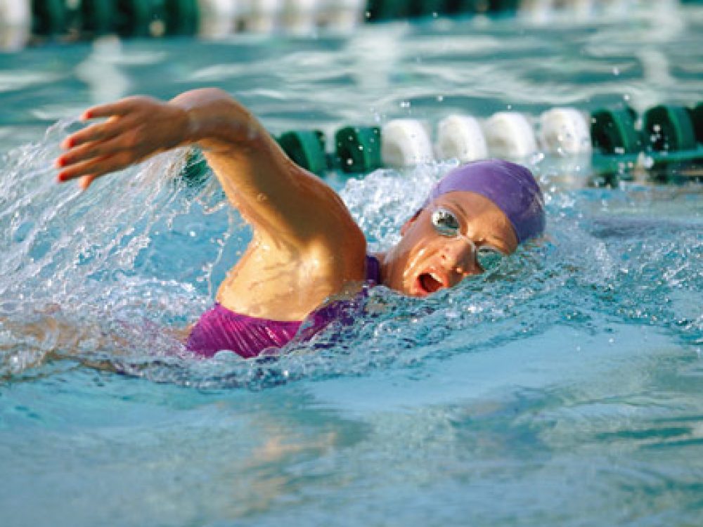 mulher-natacao-piscina