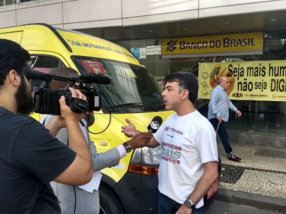 no-dia-doa-bancarioa-bb-lanca-campanha-que-reduz-o-emprego_be0e749447d7cba4c736094e3fd23cbd[1]