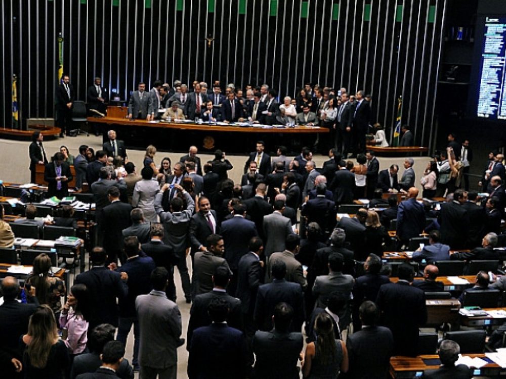 olho-nos-deputados-reformas-trabalhista-e-da-previdencia-est_e9fc5828662146a7a70682585d3c5eef