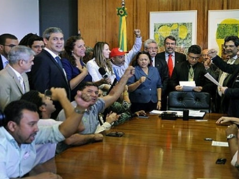 oposicao-pede-a-saida-do-ilegitimo-temer_a2e91c3186d03b6f36b00a9f33b04351