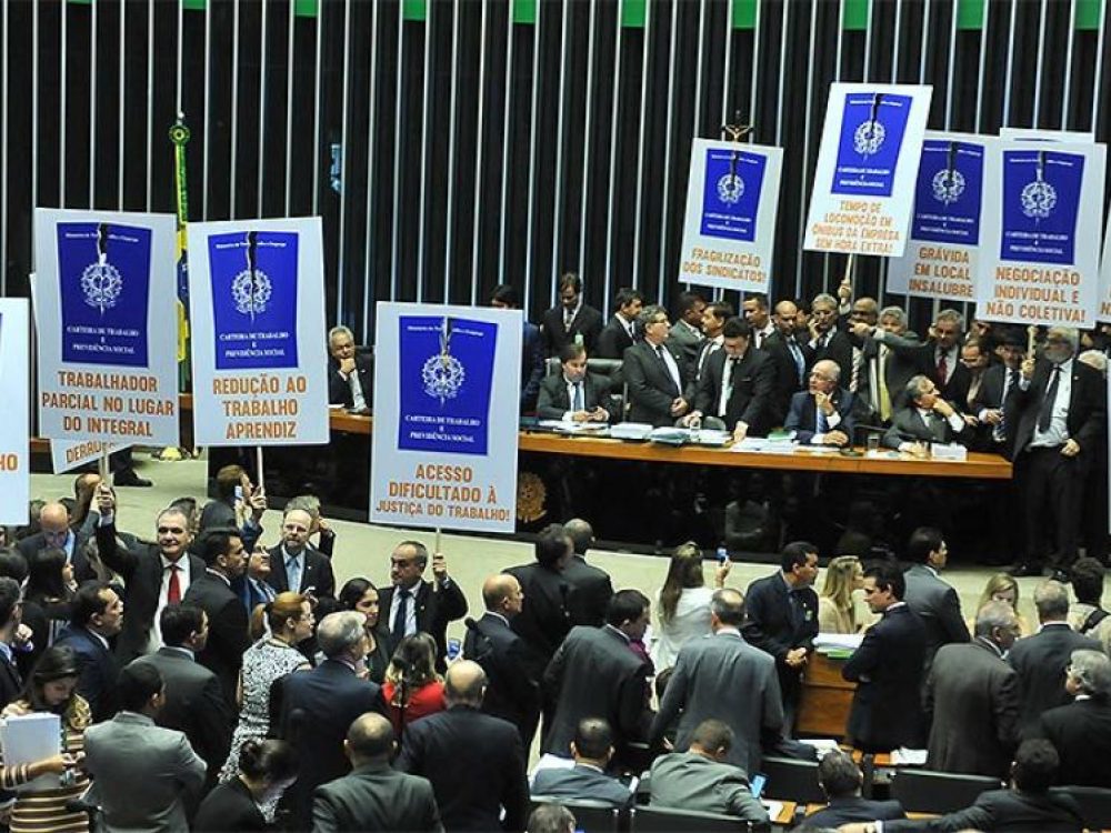 plenario_da_camara_em_votacao_da_reforma_trabalhista[1]