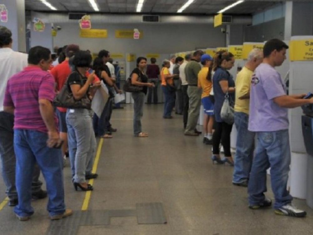pressao-de-bancos-por-lucros-prejudica-consumidores-e-bancar_26867cd1ef4d13db556ed9597132a60c[1]