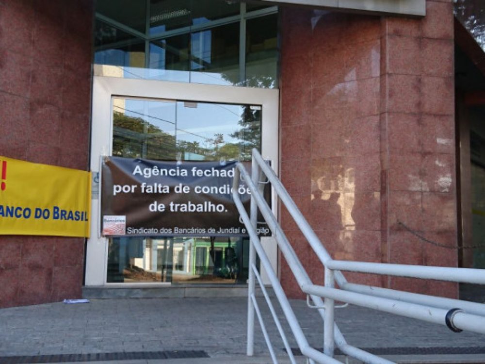 protesto-no-bb-por-melhores-condicoes-de-trabalho_30a63484fa6feea875db1a15a9f107eb[1]