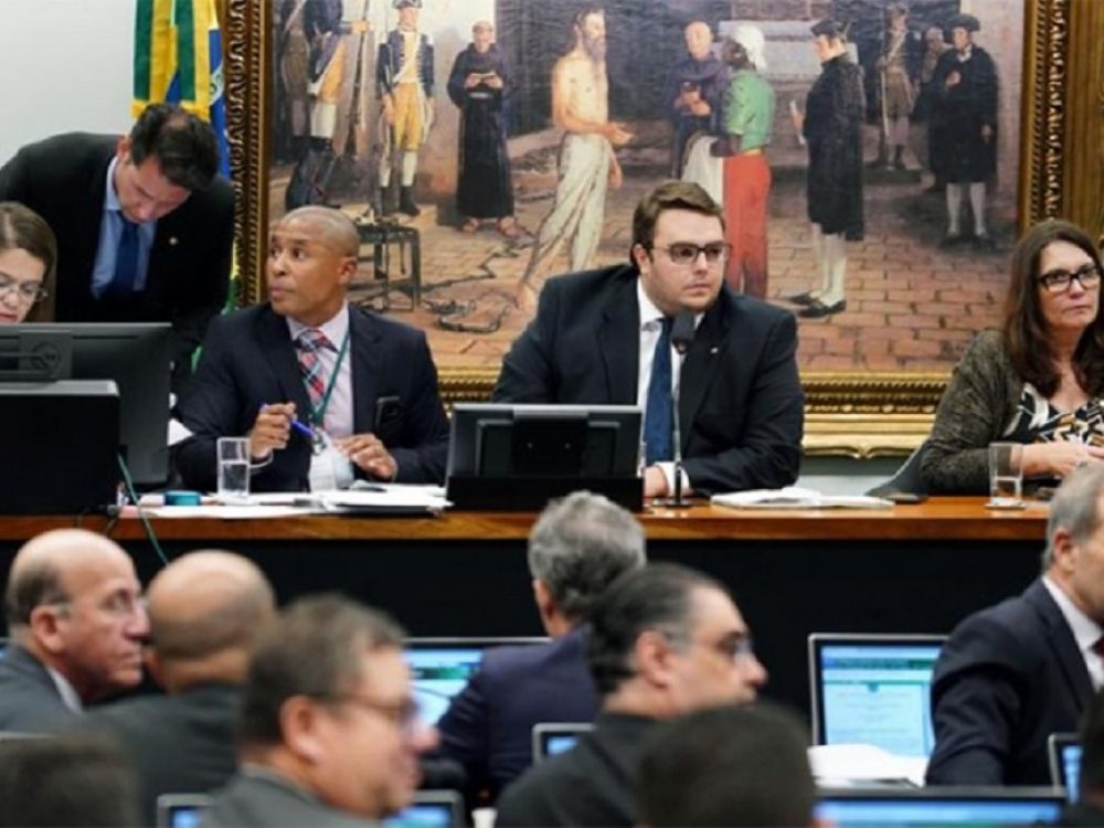 reforma-da-previdência-é-adiada-na-CCj