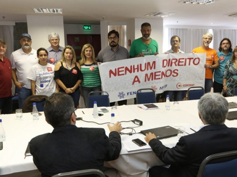 representantes-dos-empregados-dao-recado-a-caixa-nenhum-dire_76c06ac94a31a6780b5e124353591f93