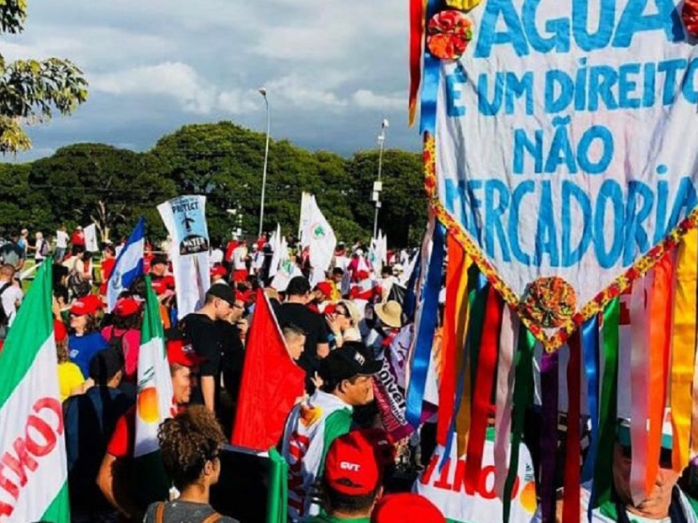 sete-mil-pessoas-marcham-em-brasilia-contra-mercantilizacao-_0609e3138d5934ff9e6ffc18b20f246d